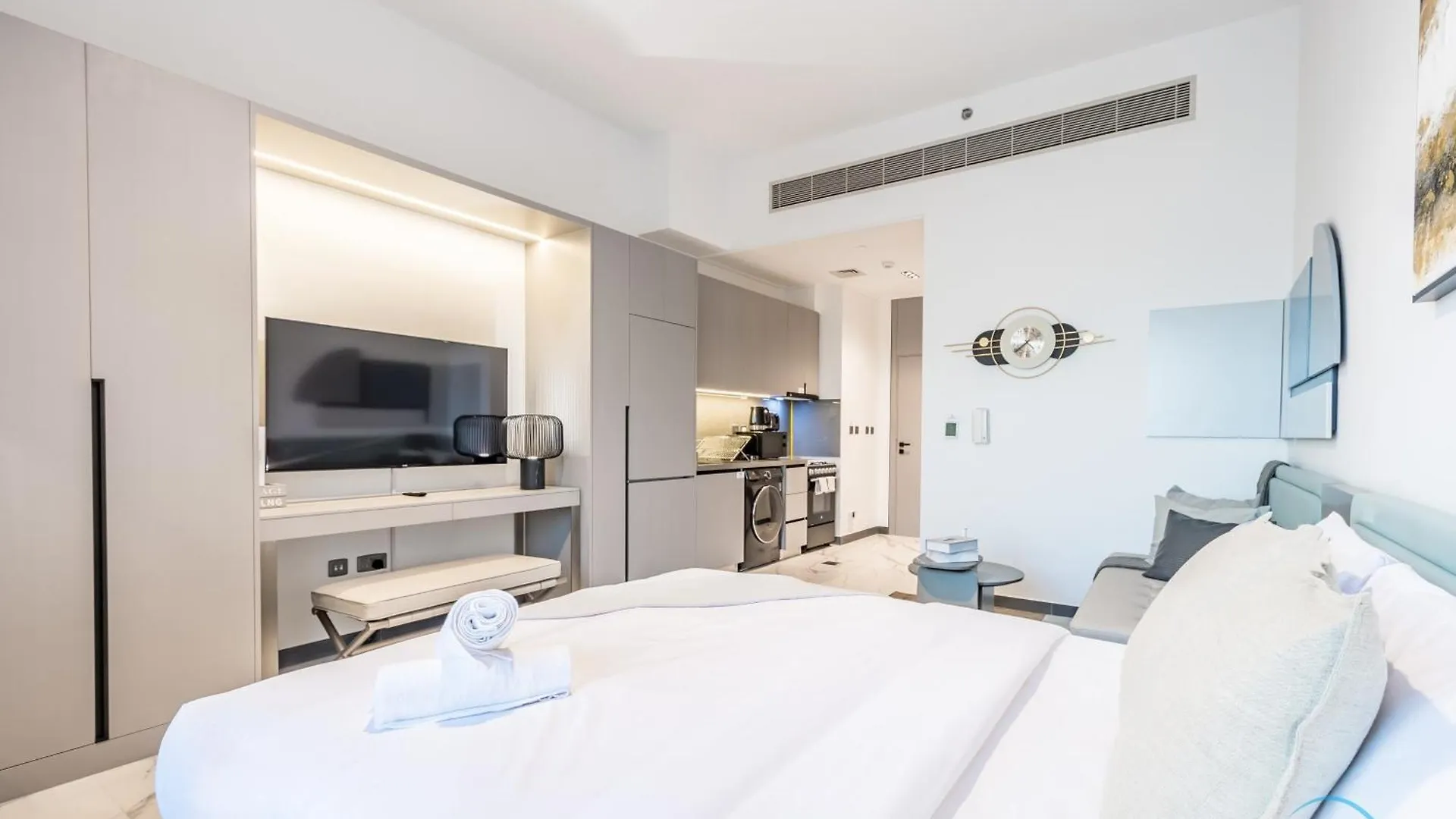 Comfortable Studio At Mag 930, Mohammad Bin Rashid City By Deluxe Holiday Homes 두바이 아파트