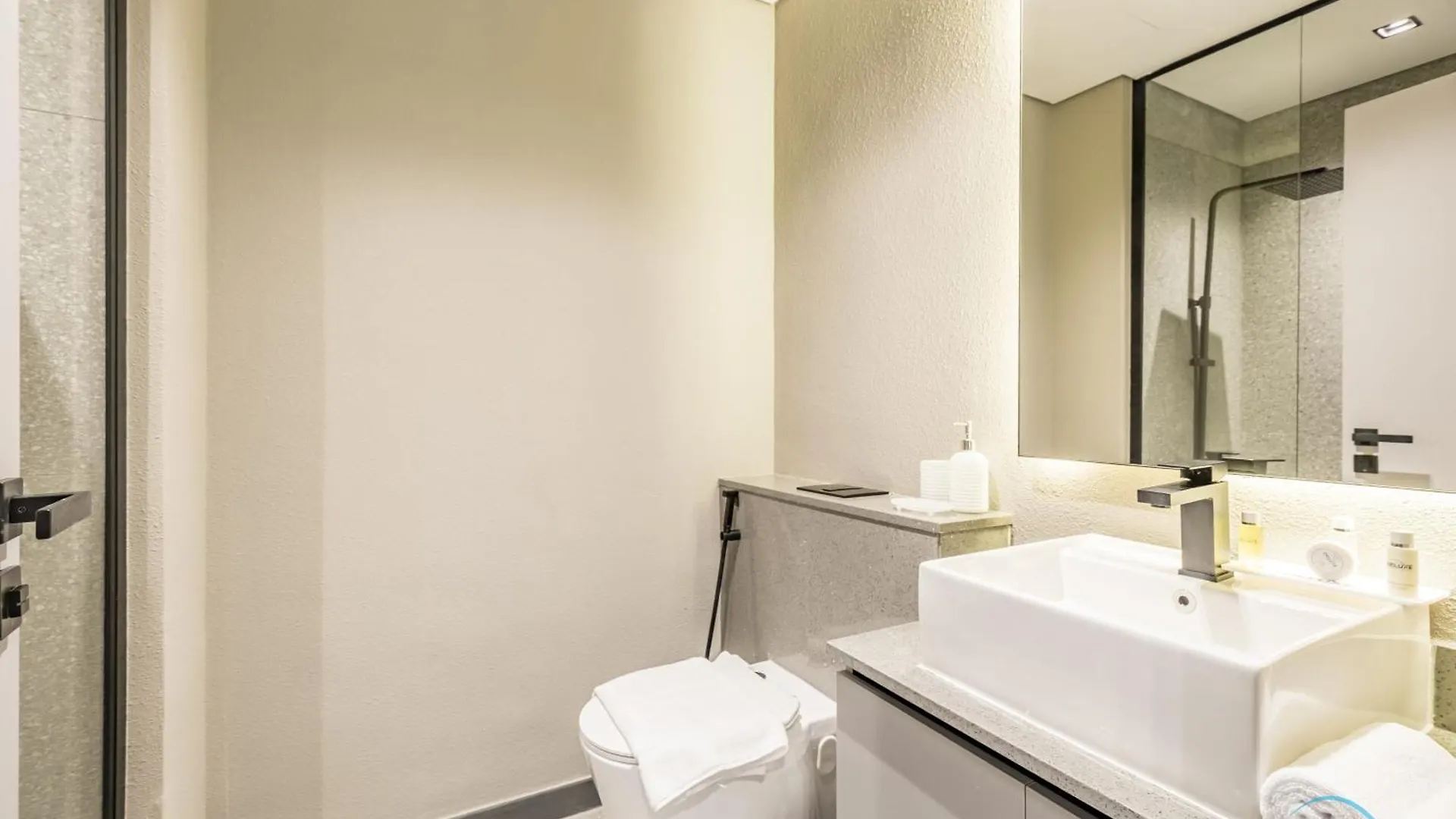 아파트 Comfortable Studio At Mag 930, Mohammad Bin Rashid City By Deluxe Holiday Homes 두바이